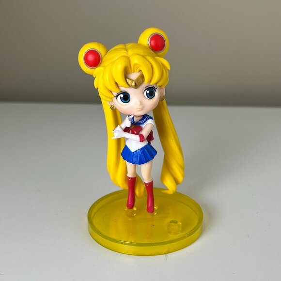 Sailor Moon Figure With Poseable Stand - Picture 1 of 6